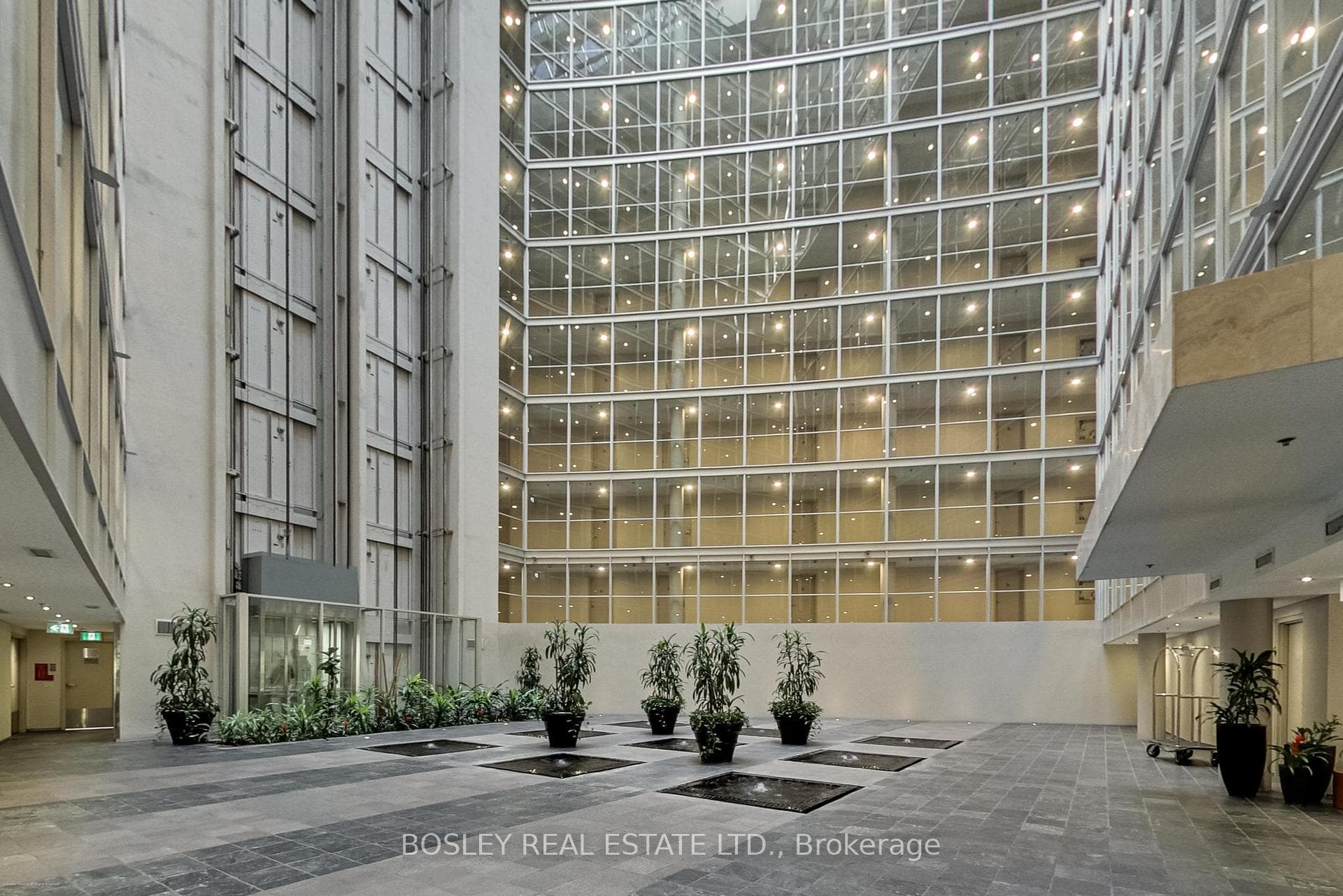650 Queens Quay Unit 508 photo 30