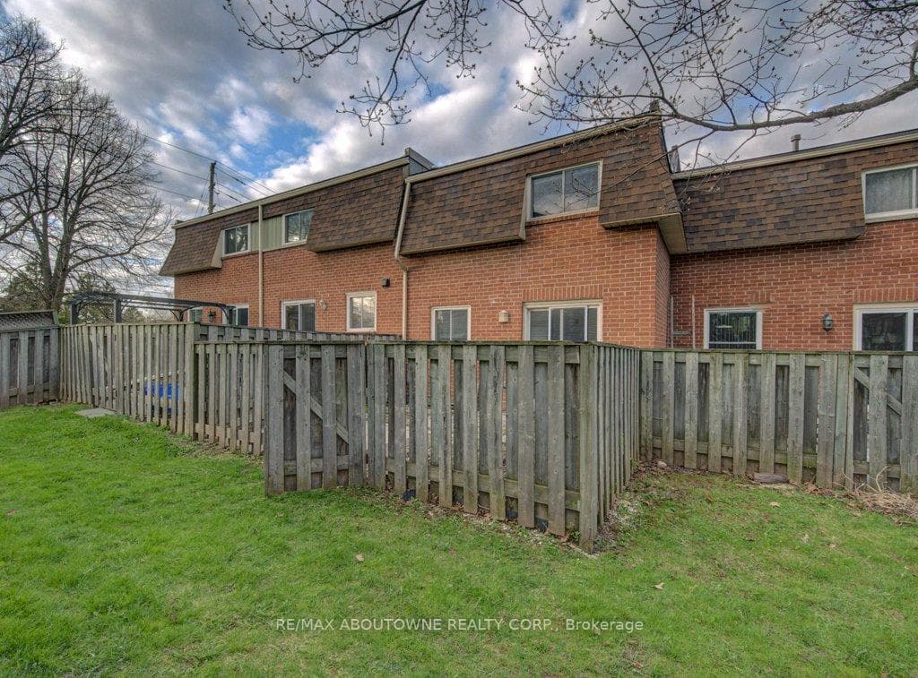 30 Heslop Road Unit 16 photo 15