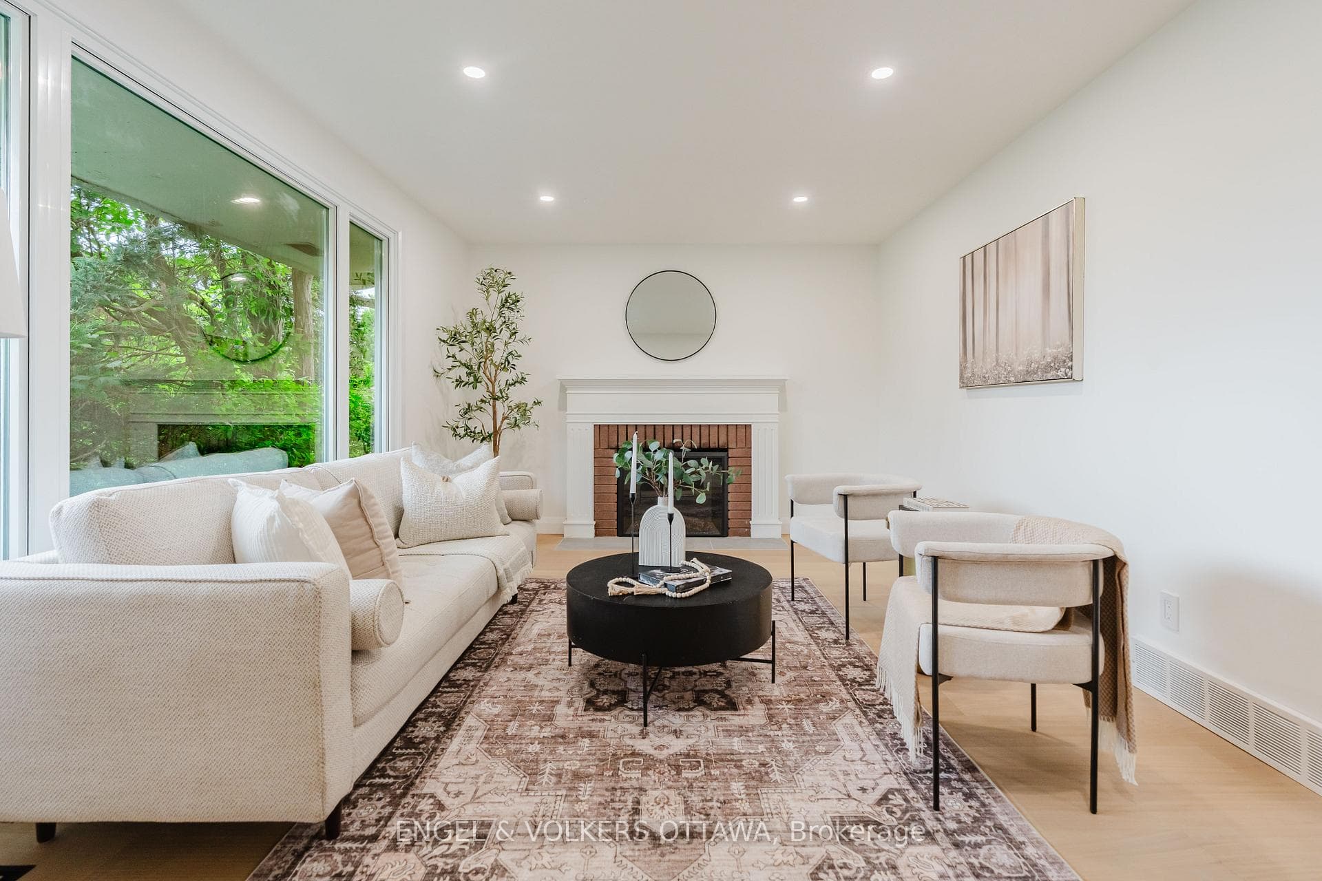 825 De Salaberry Street photo 4
