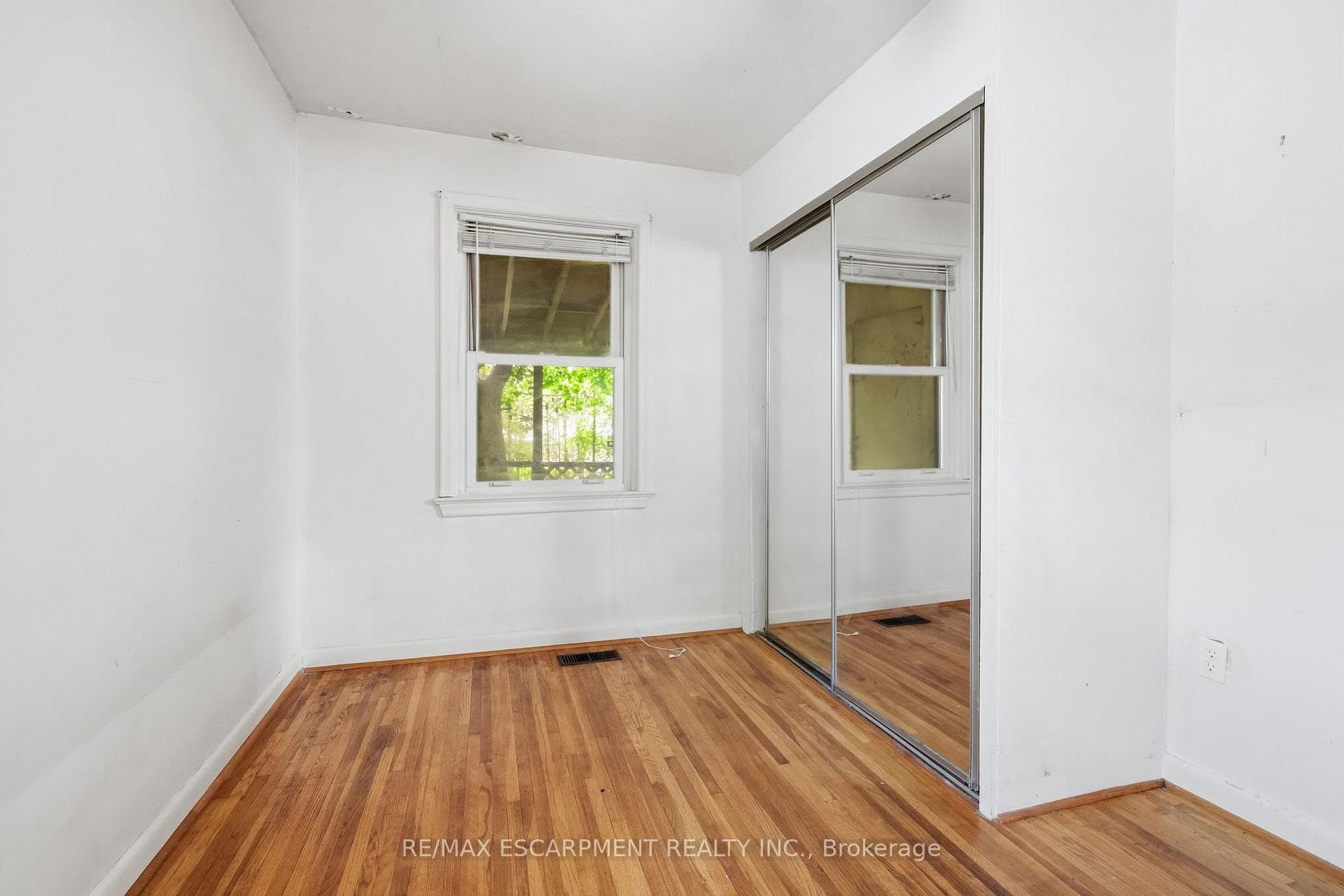 34 Eaton Place photo 9