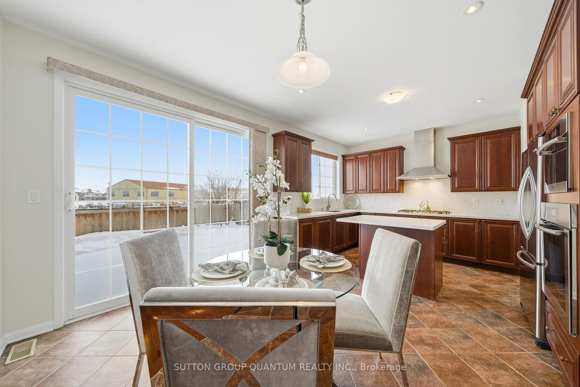 866 Cousens Terrace photo 9