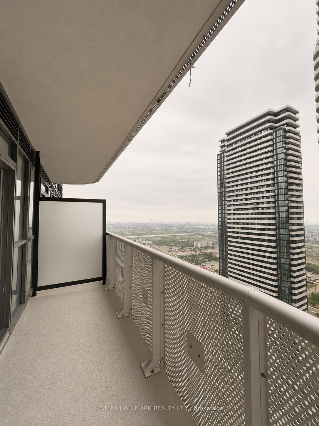 8 Interchange Way Unit 3501 photo 20