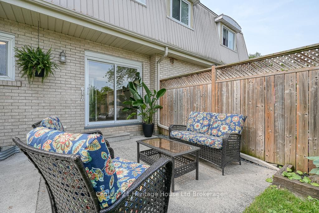 1003 B Nesbitt Crescent photo 44