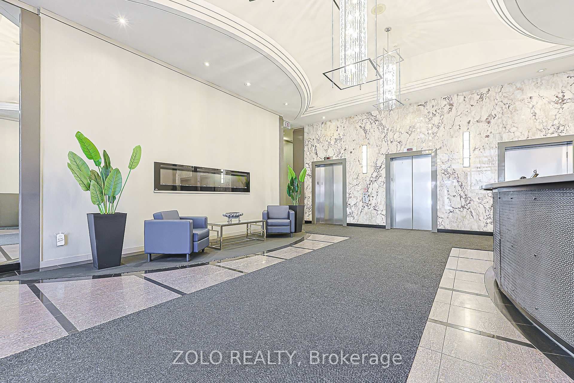 555 Yonge Street Unit 804 photo 2