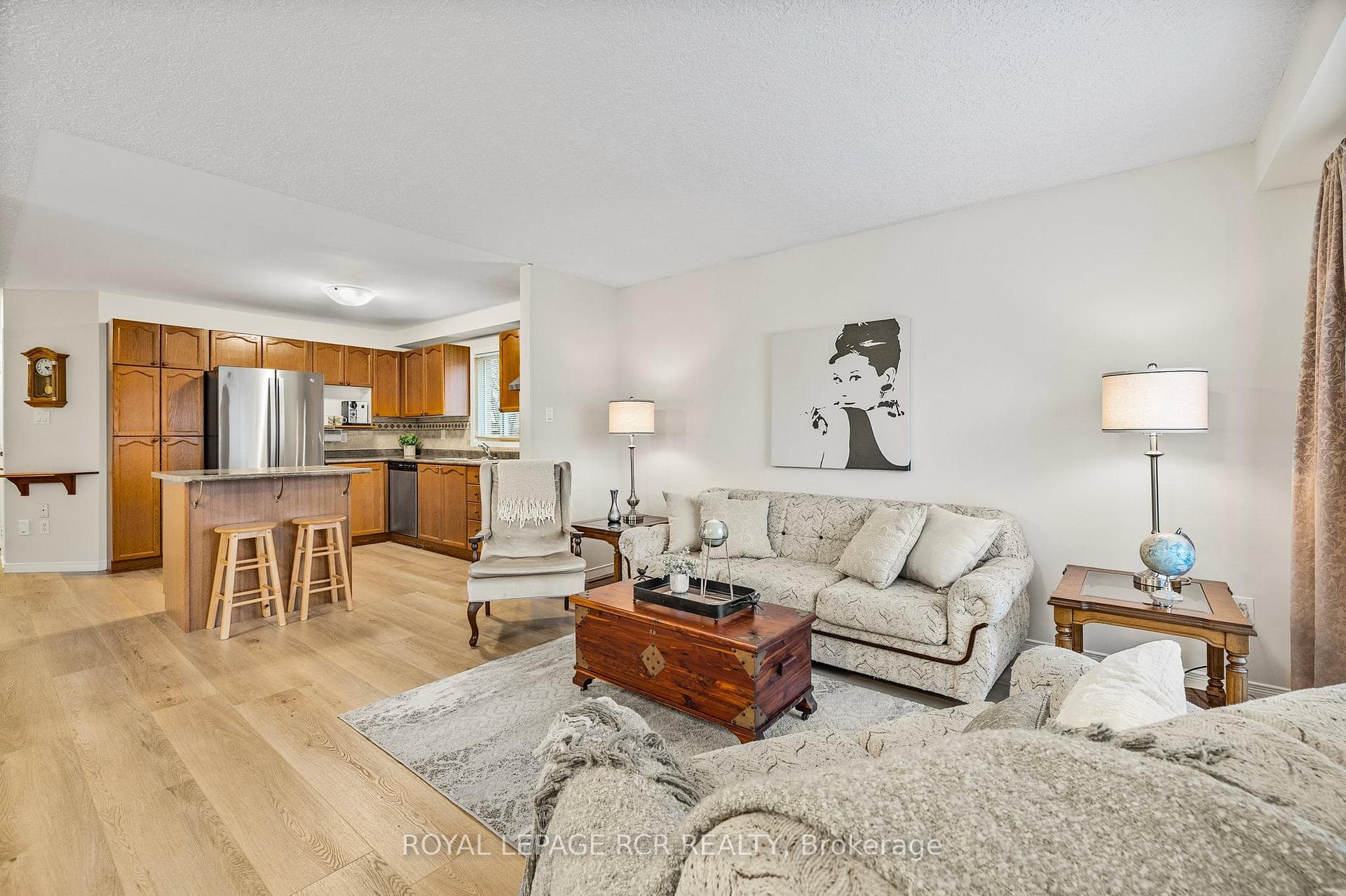 21 Colbourne Crescent photo 7