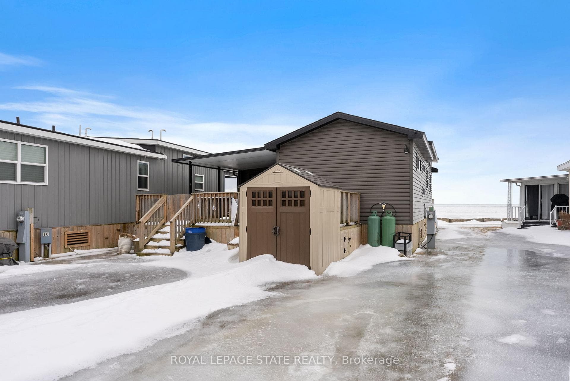 490 Empire Road photo 2