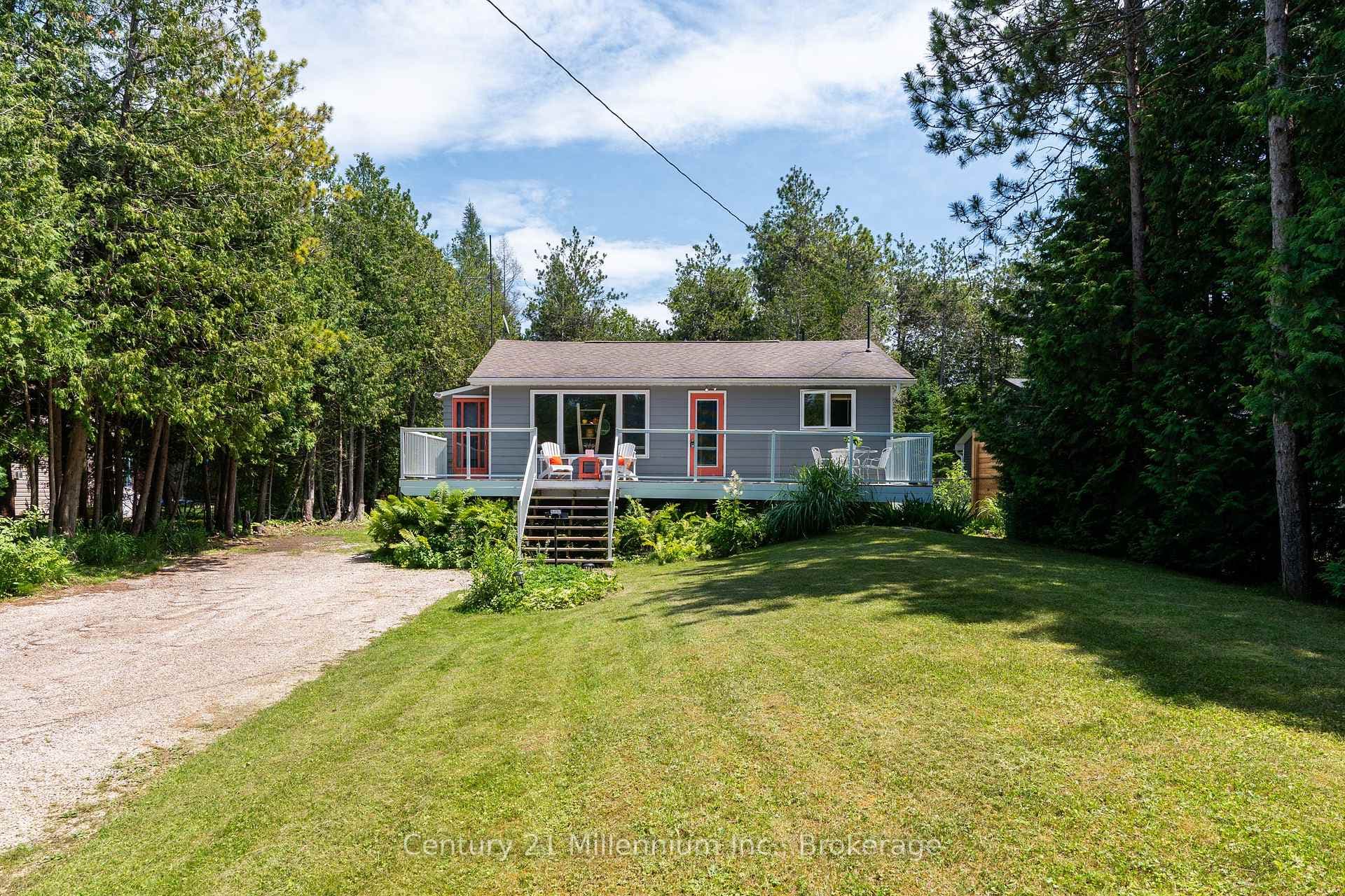 553 Bay Street photo 1