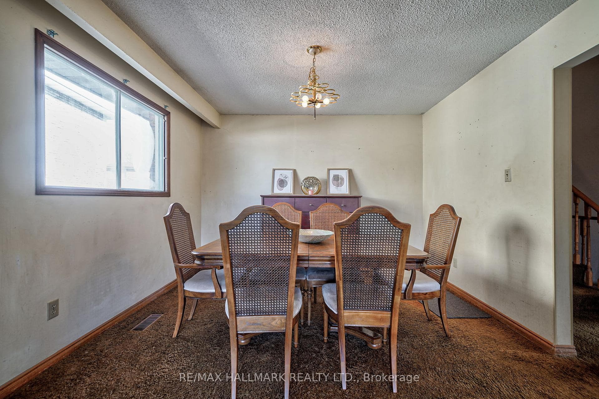 8 Simsbury Court - Dining