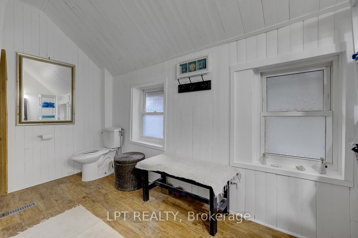 8197 Victoria Street photo 21