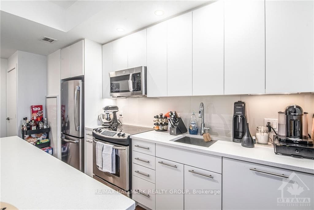 108 RICHMOND Road Unit 809 photo 7