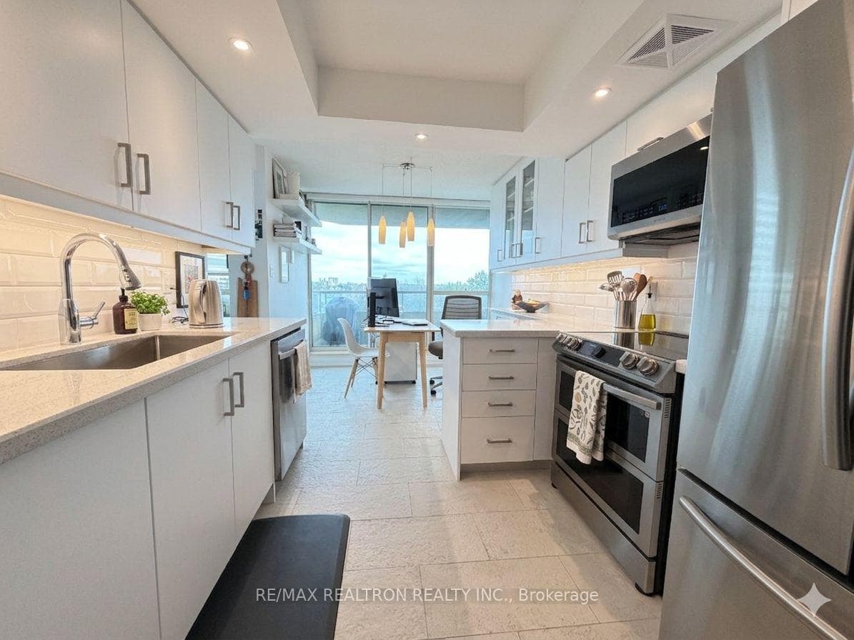 10 Torresdale Avenue Unit 404 photo 3