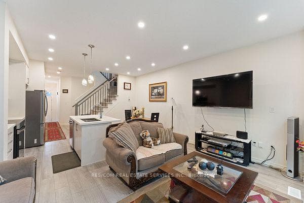 535 Quebec Street photo 7
