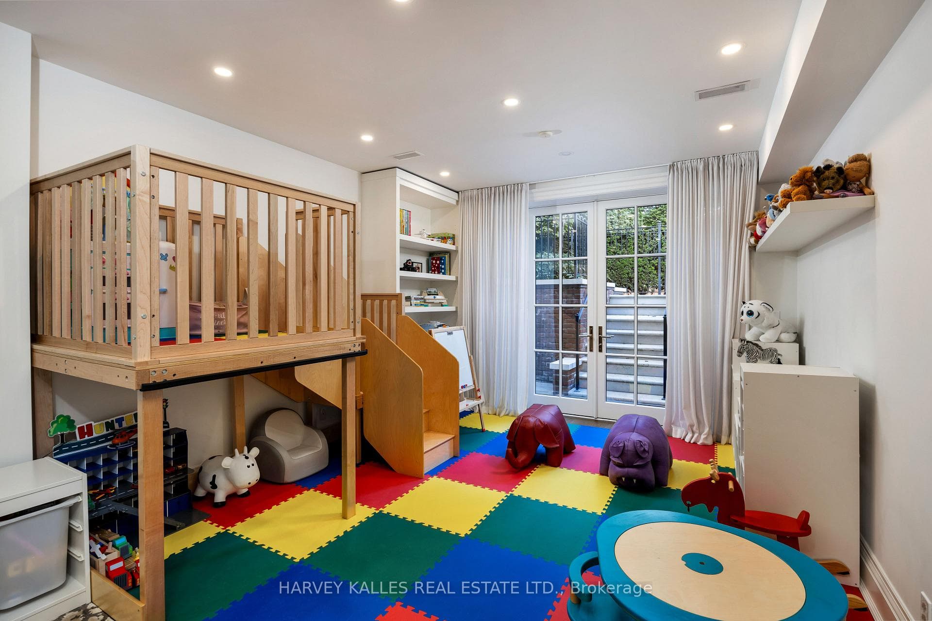 297 Russell Hill Road photo 36