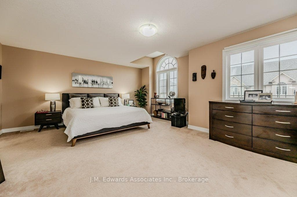 24 Forest Valley Crescent photo 17