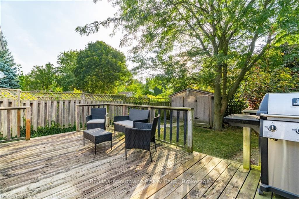 20 MOSS Place photo 32