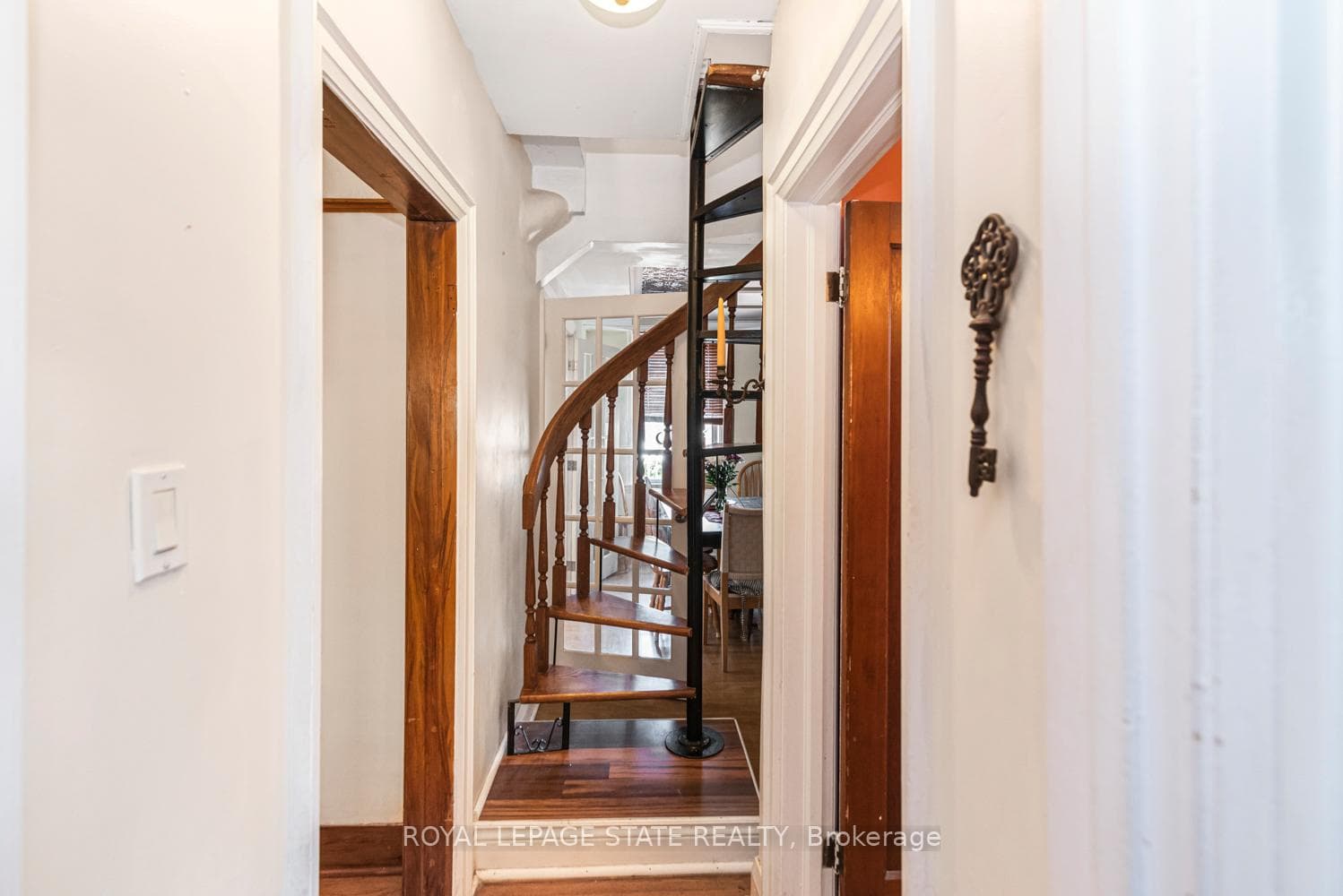 52 Cameron Avenue photo 24