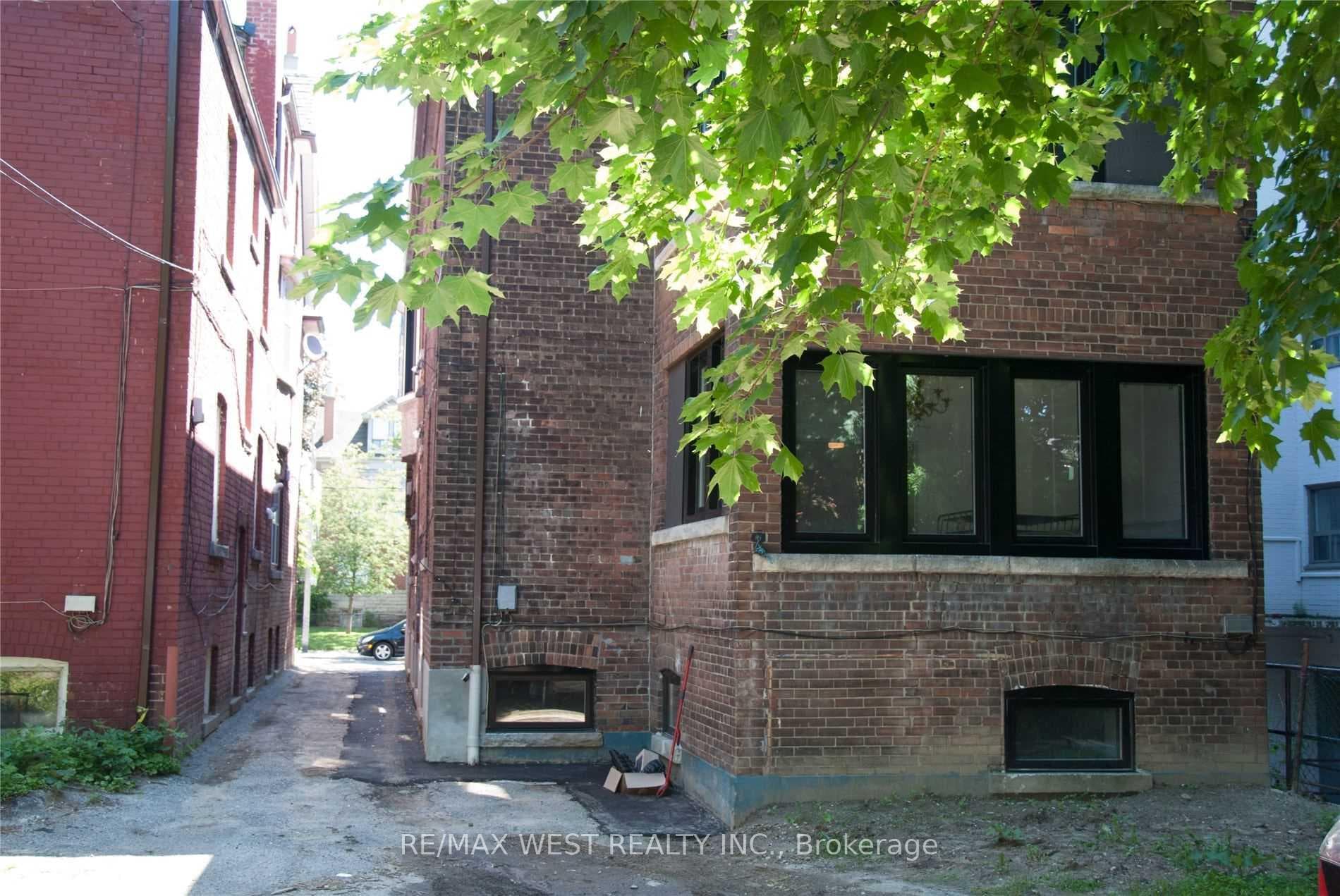 152 Dowling Avenue Unit 4 photo 9