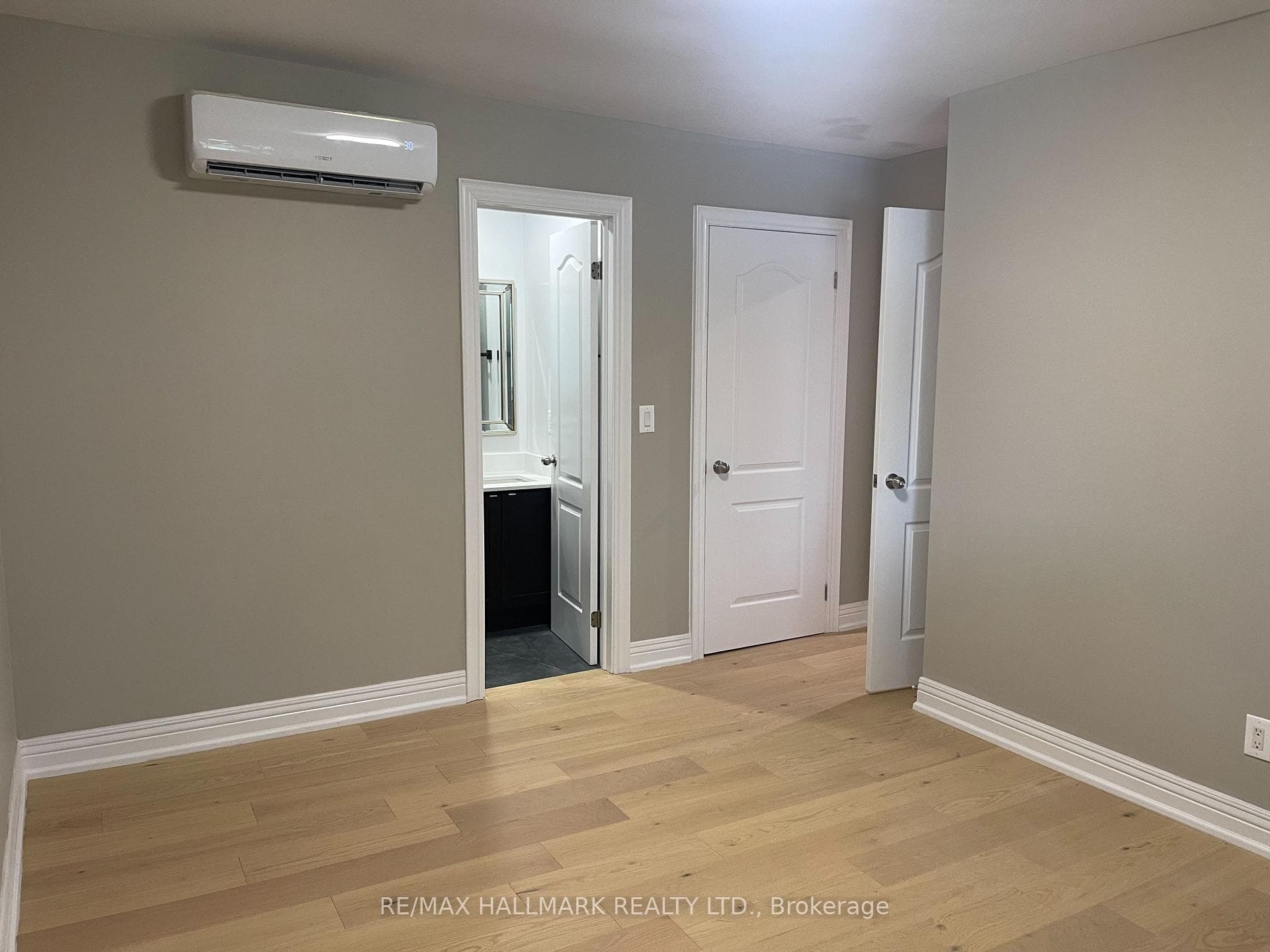 144 Milestone Crescent photo 16