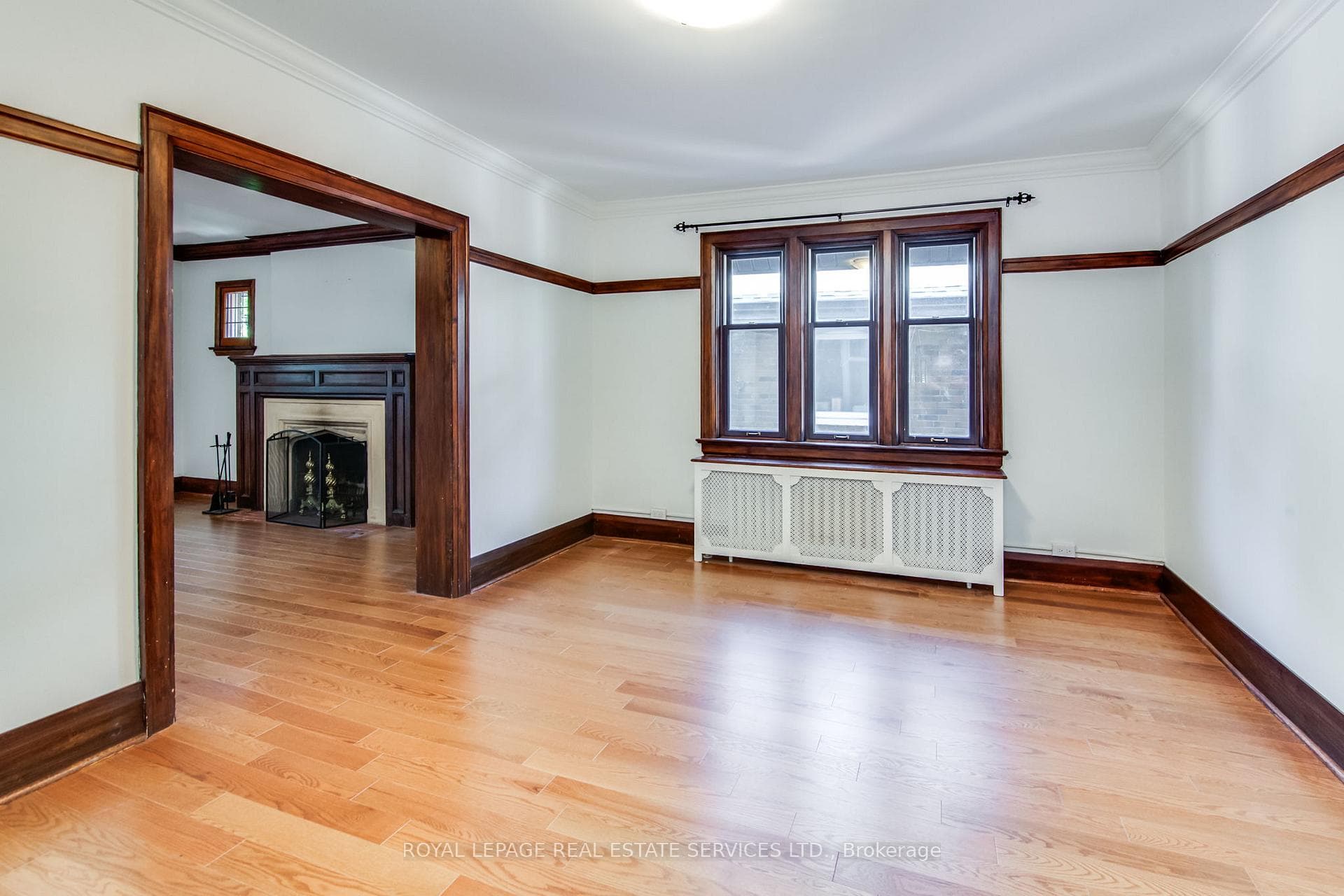 727 Avenue Road photo 13