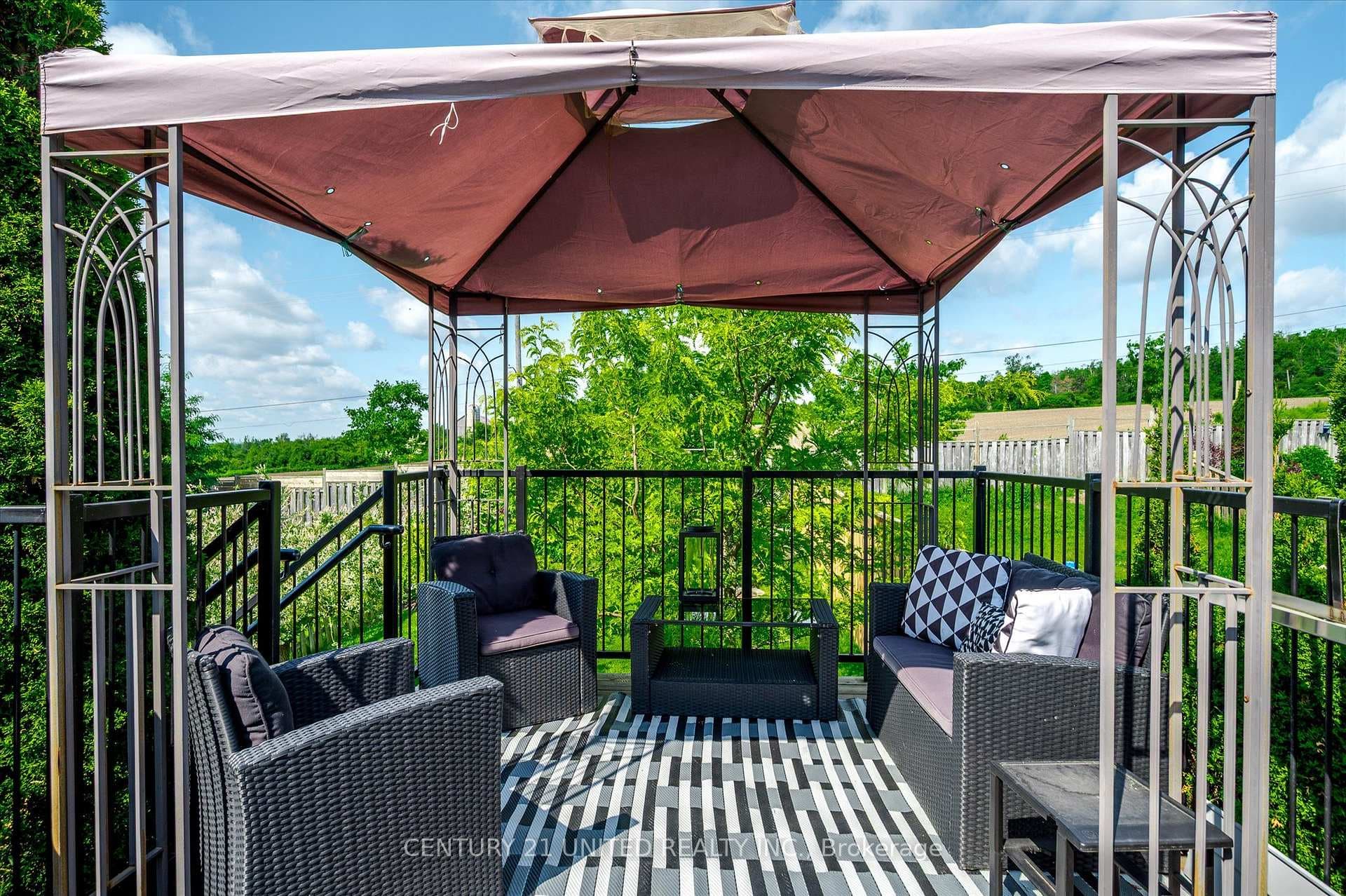 610 Clancy Crescent photo 22