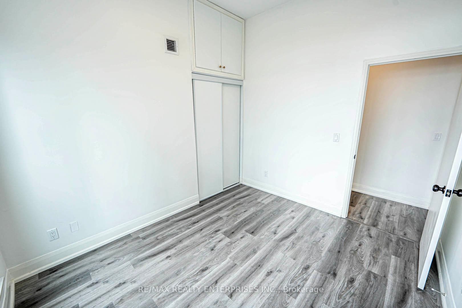 2900 Highway 7 Road Unit 206 photo 25