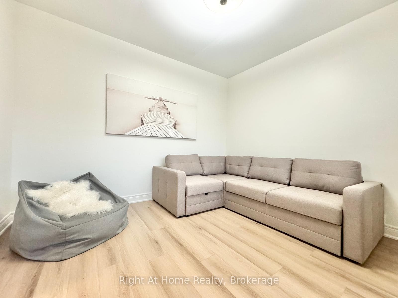 216 Hatt Street photo 7
