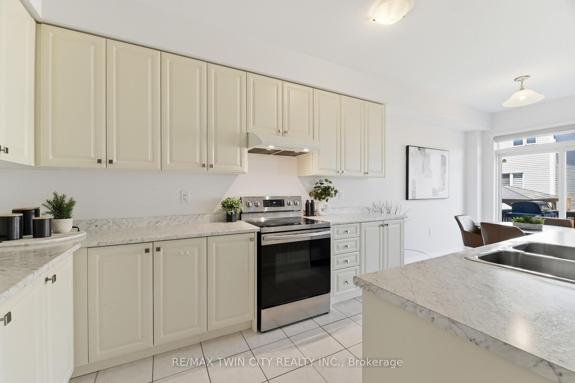 46 Munro Circle photo 17
