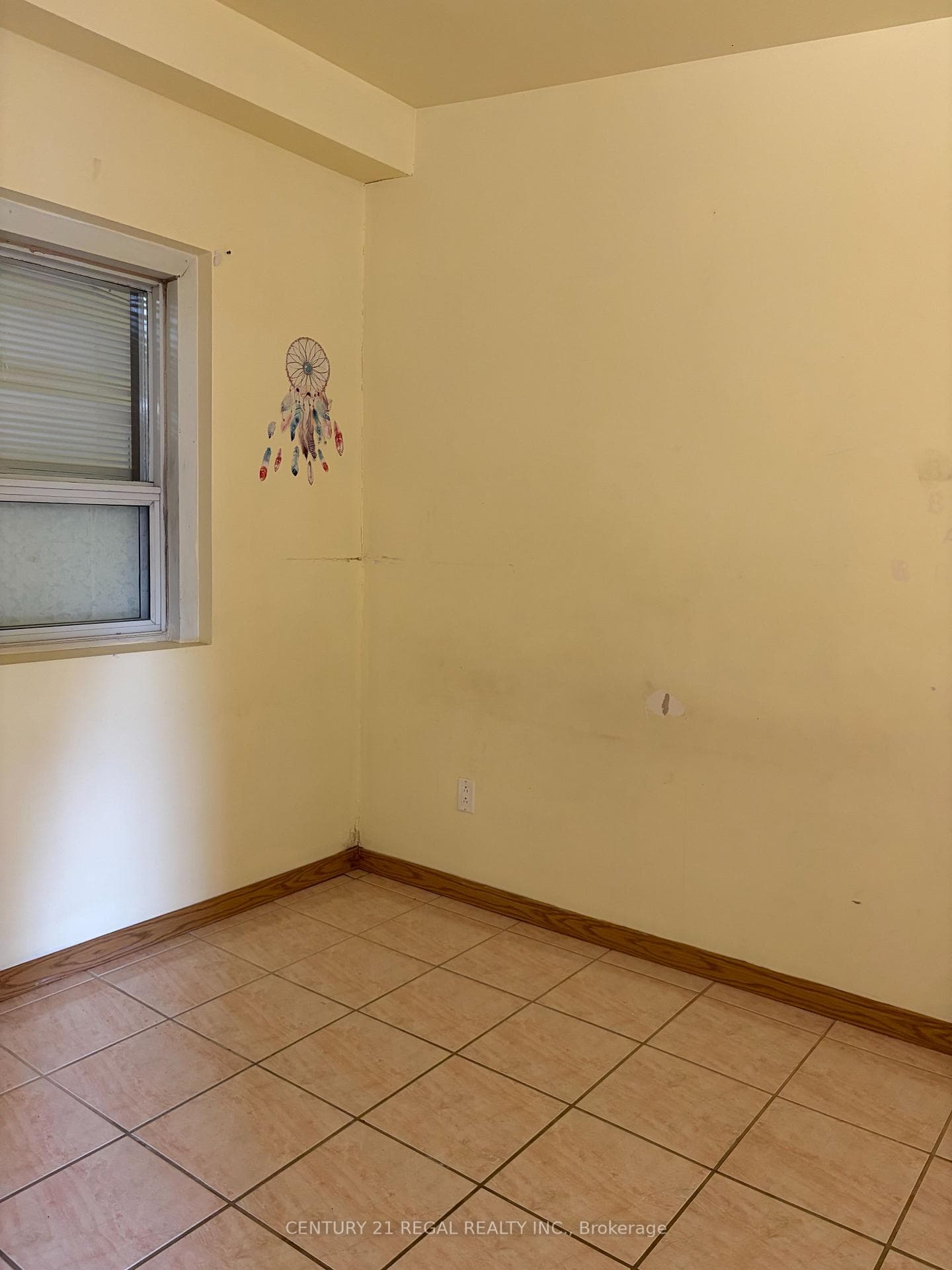 690 Jane Street photo 12
