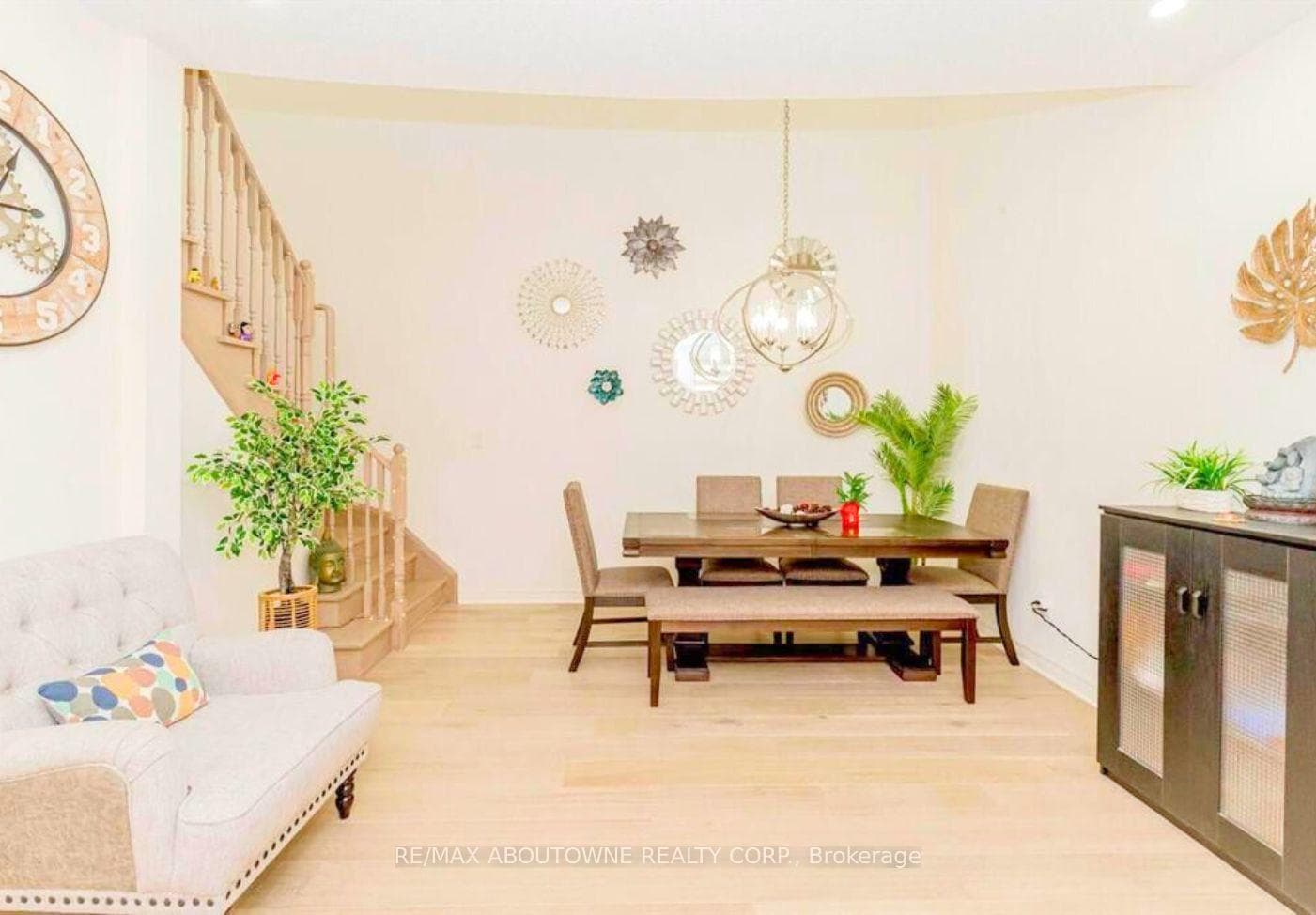 513 Bessborough Drive photo 9