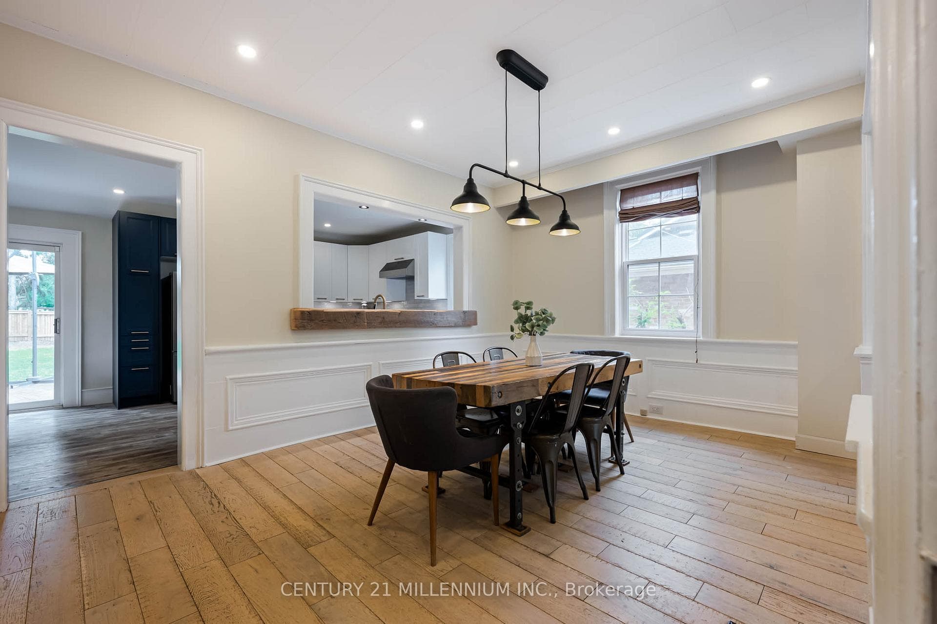 20 Alexander Street photo 9