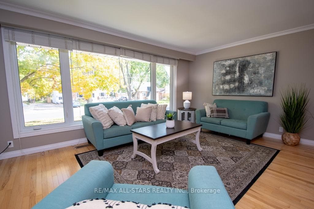Wonderful bright front window