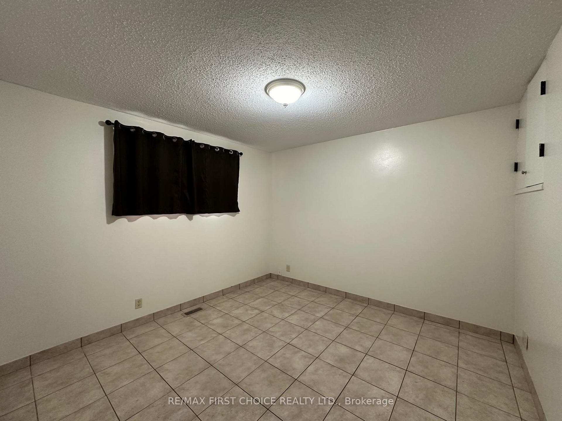 131 Ravenwood Avenue photo 9