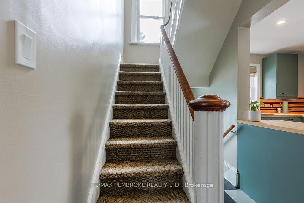 358 Trafalgar Road photo 19
