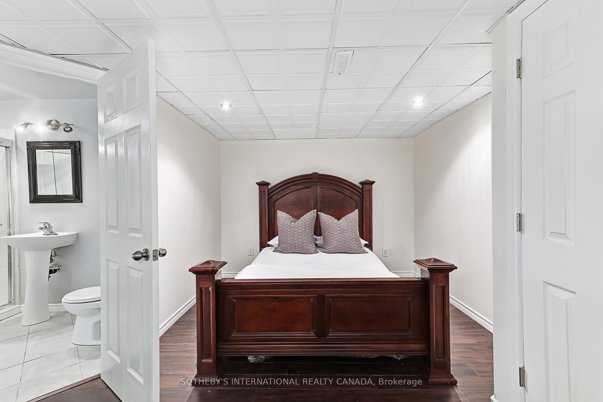 9 Waterpond Place photo 27