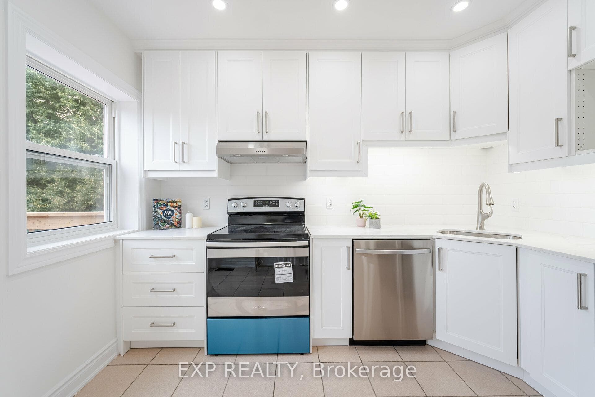 250 Saint Clarens Avenue photo 21