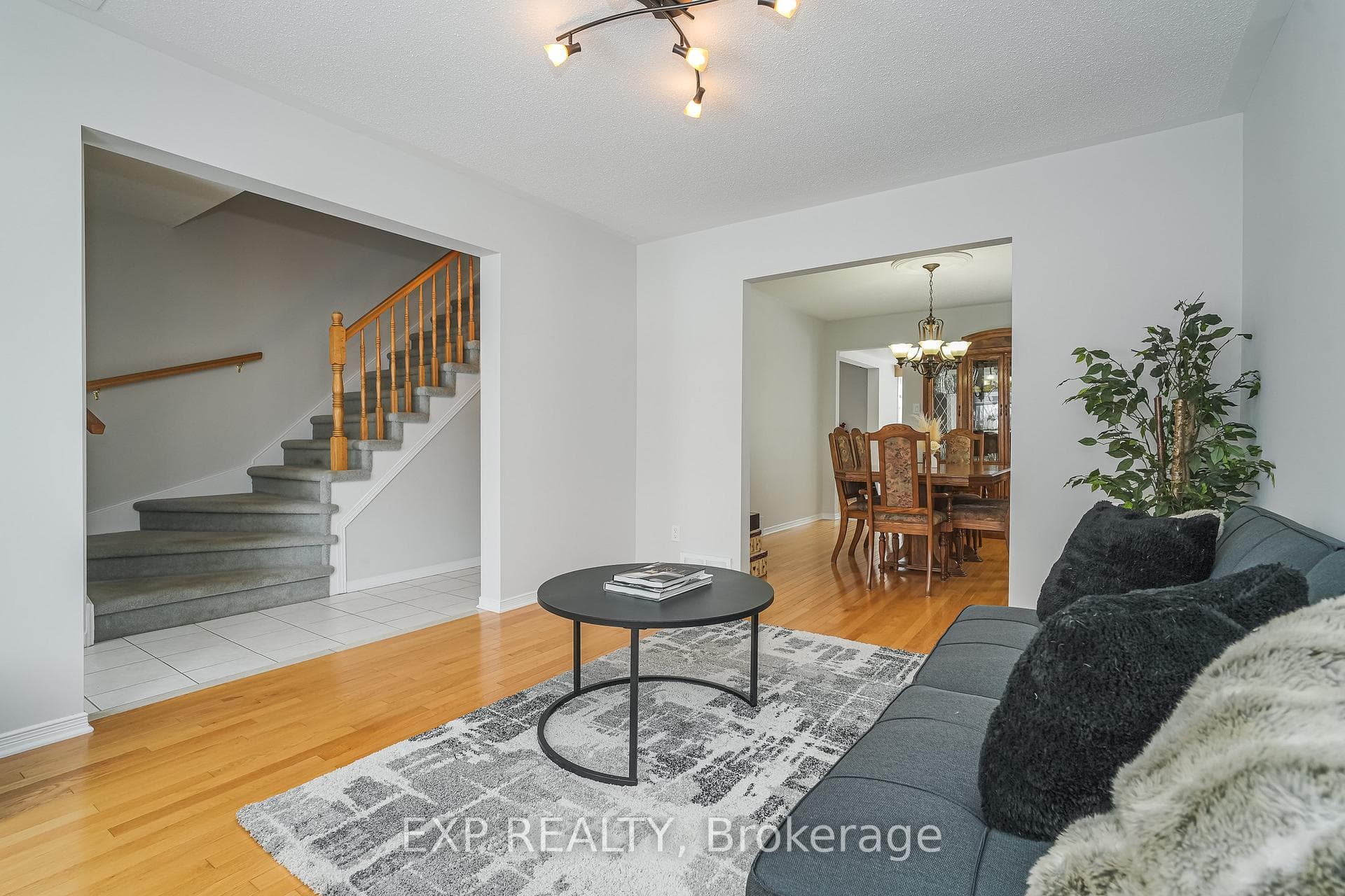 386 Pauline Charron Place photo 3