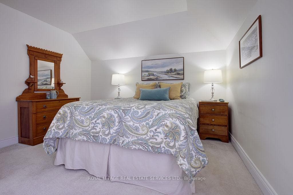 960 Huron Terrace photo 21