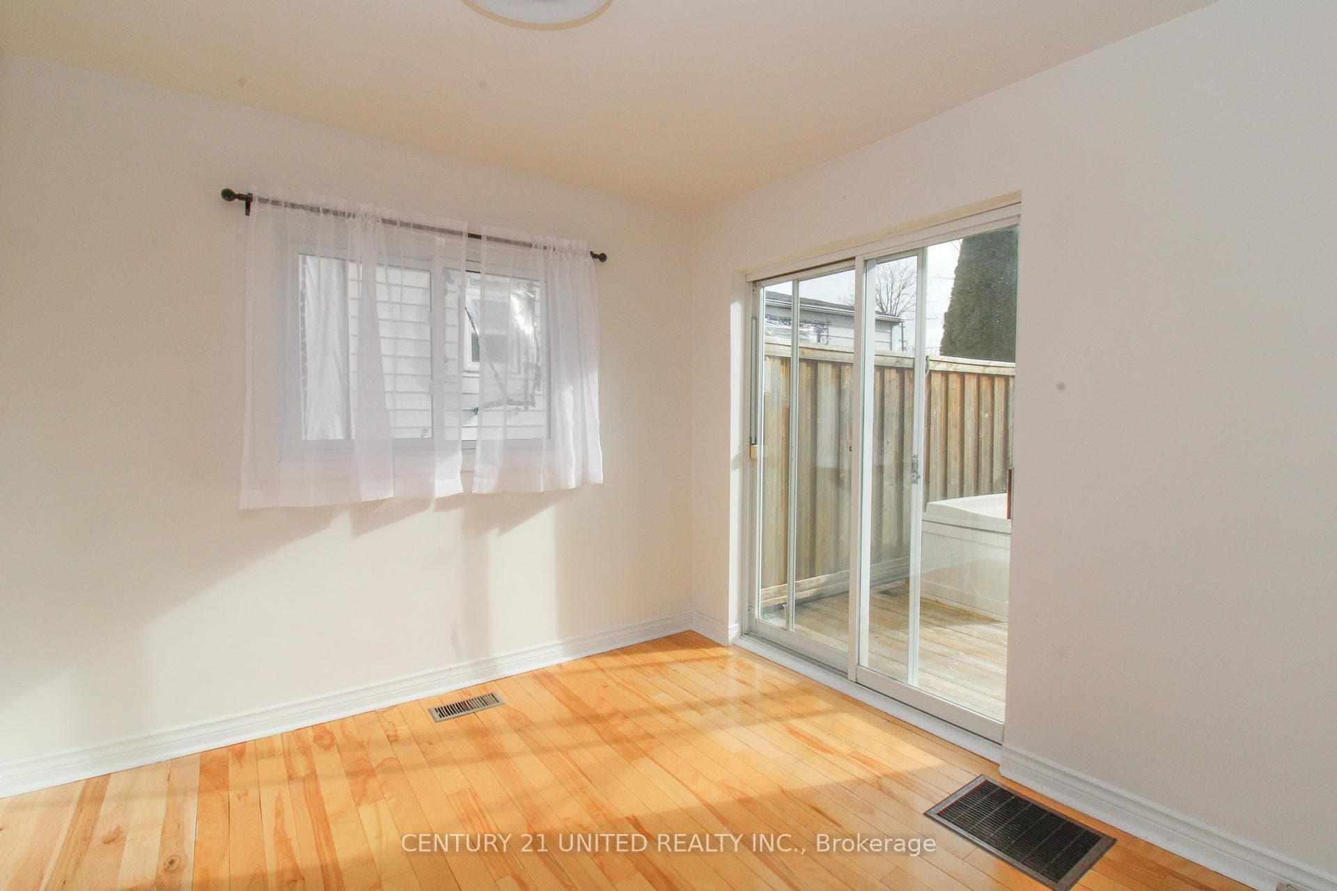 677 Orpington Road photo 15