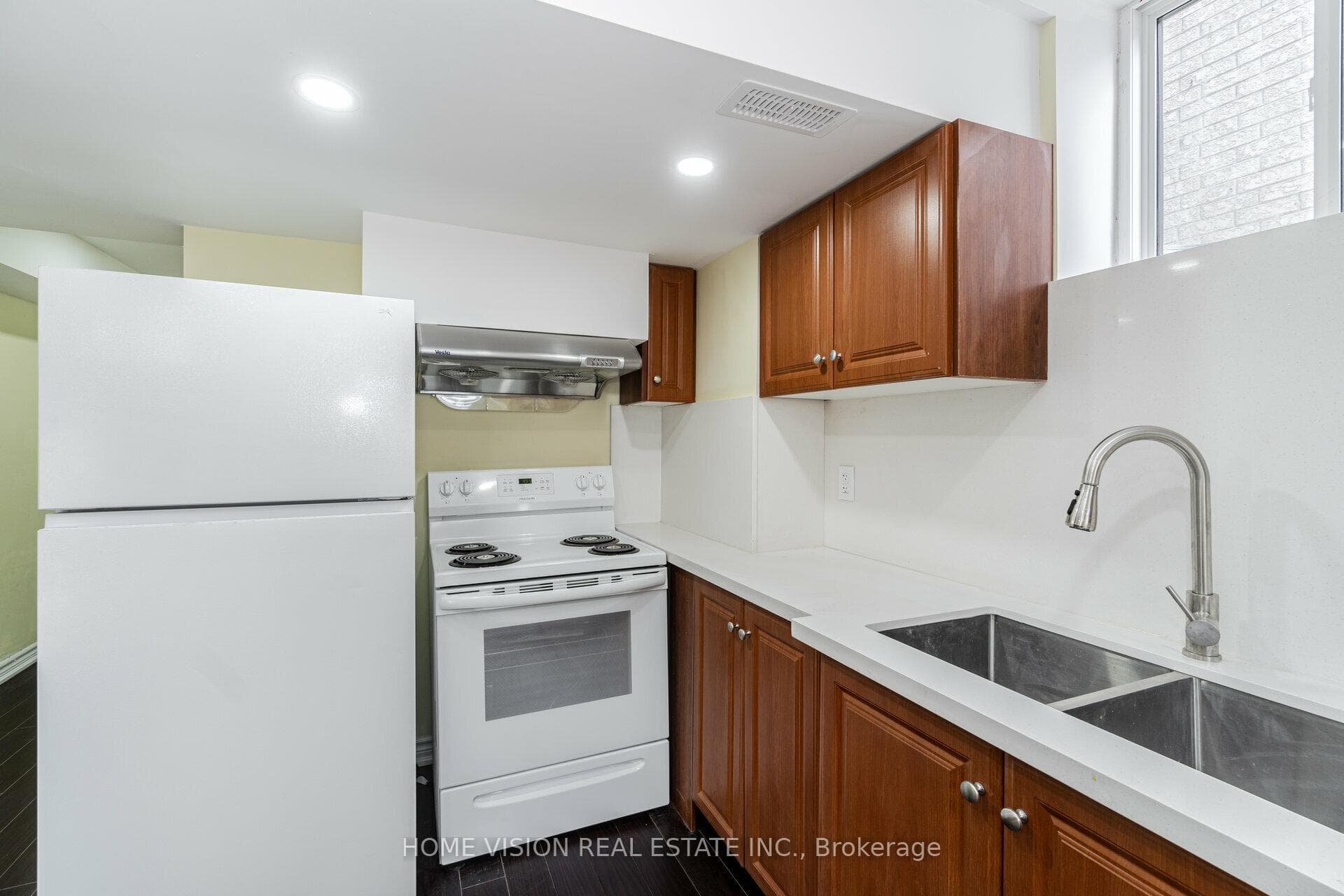 6 Nova Scotia Road Unit Bsmt photo 10