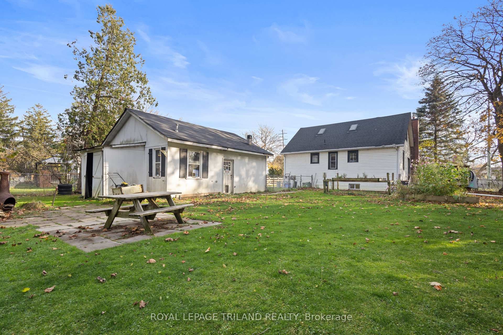 1248 SOUTHDALE Road photo 5