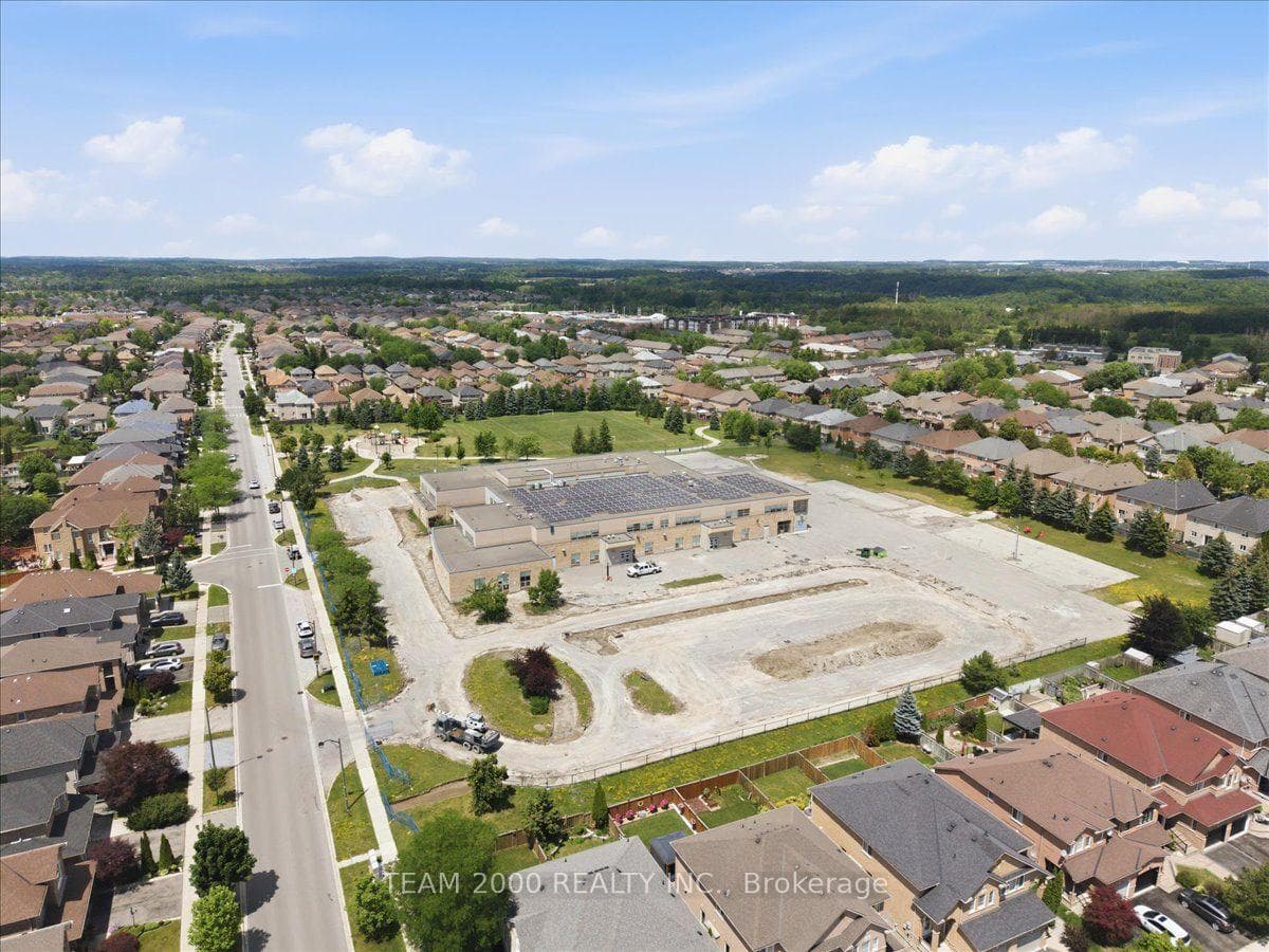 26 Crown Crescent photo 42
