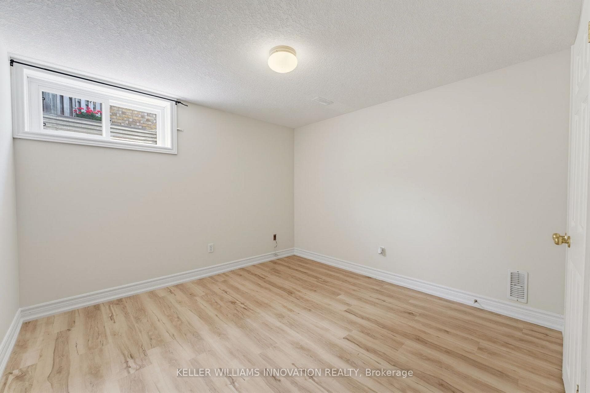 906 Baker Avenue photo 24