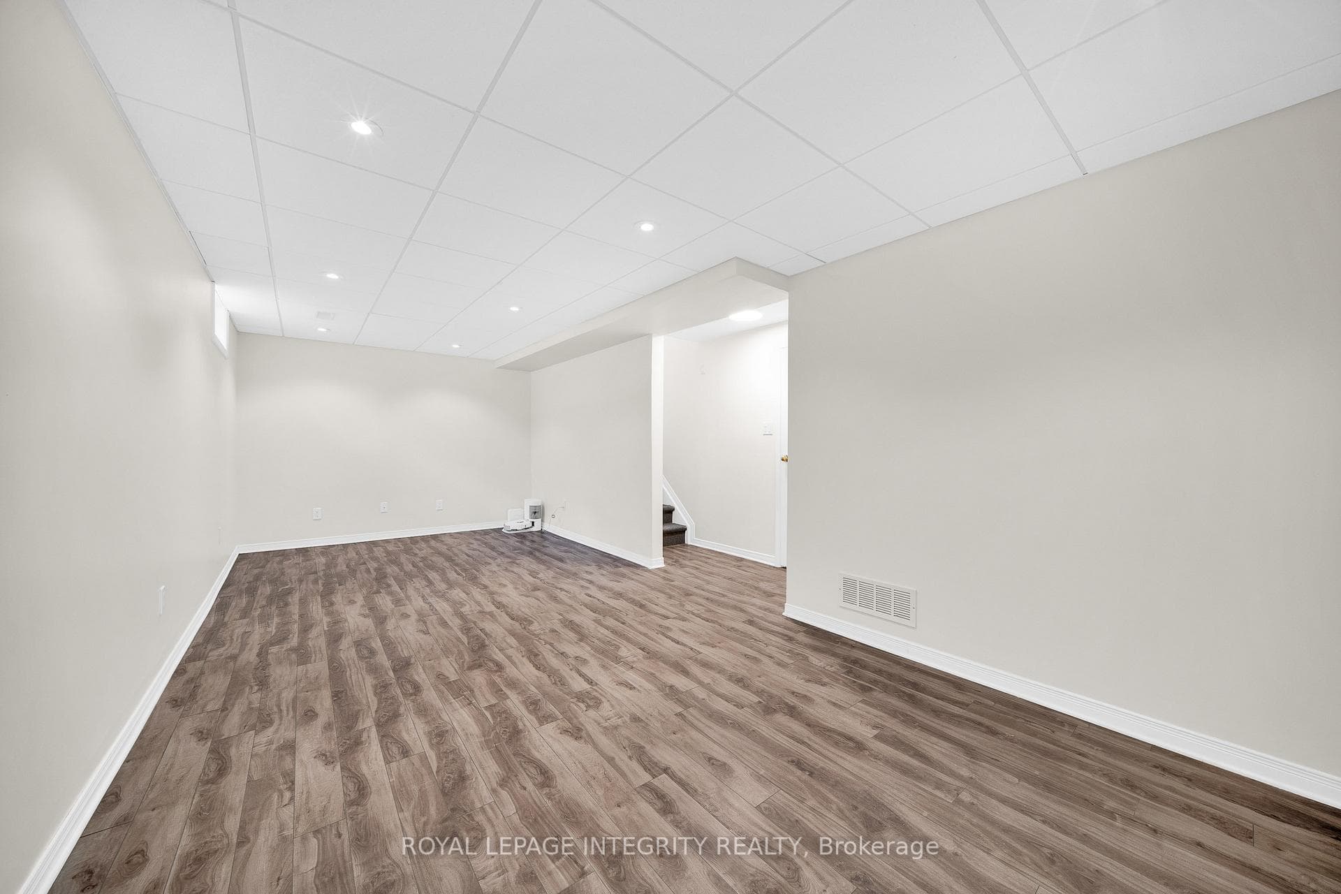 15 Tarquin Crescent photo 32