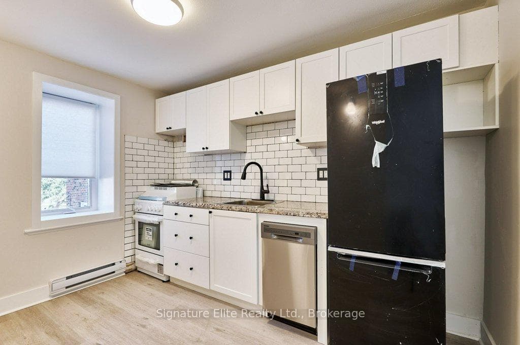 15 Pharmacy Avenue Unit Upper photo 3