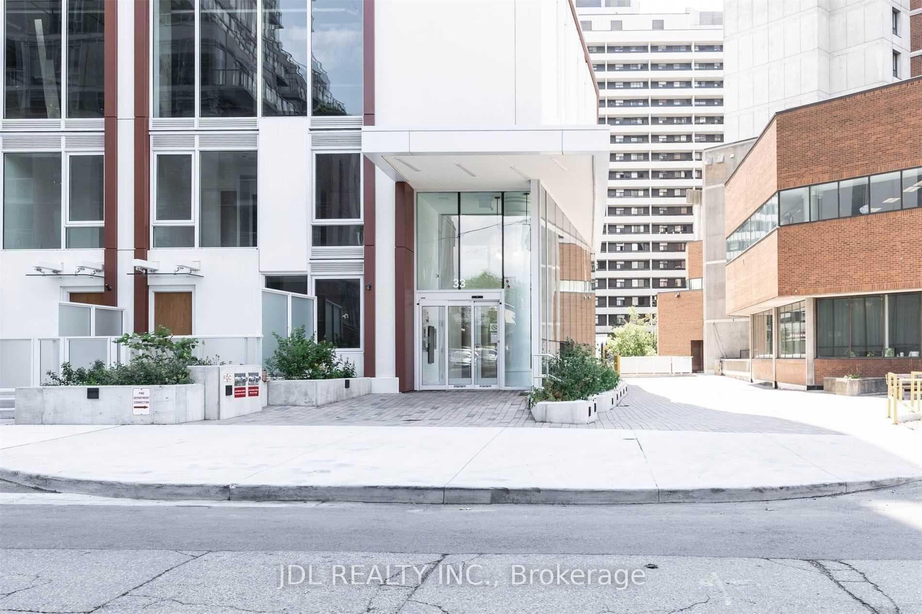 33 Helendale Avenue Unit 812 photo 2