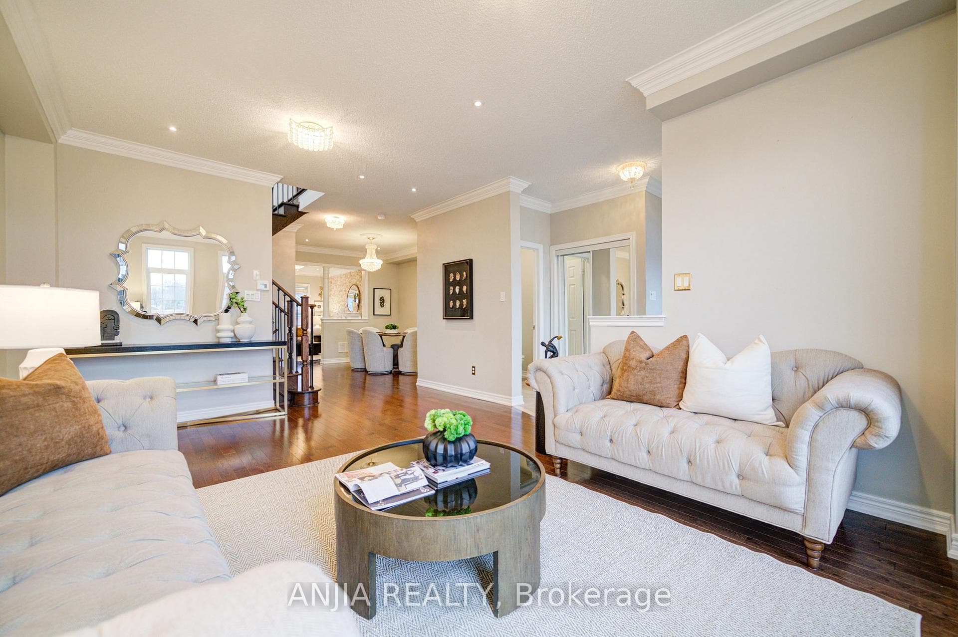 558 Hoover Park Drive photo 9