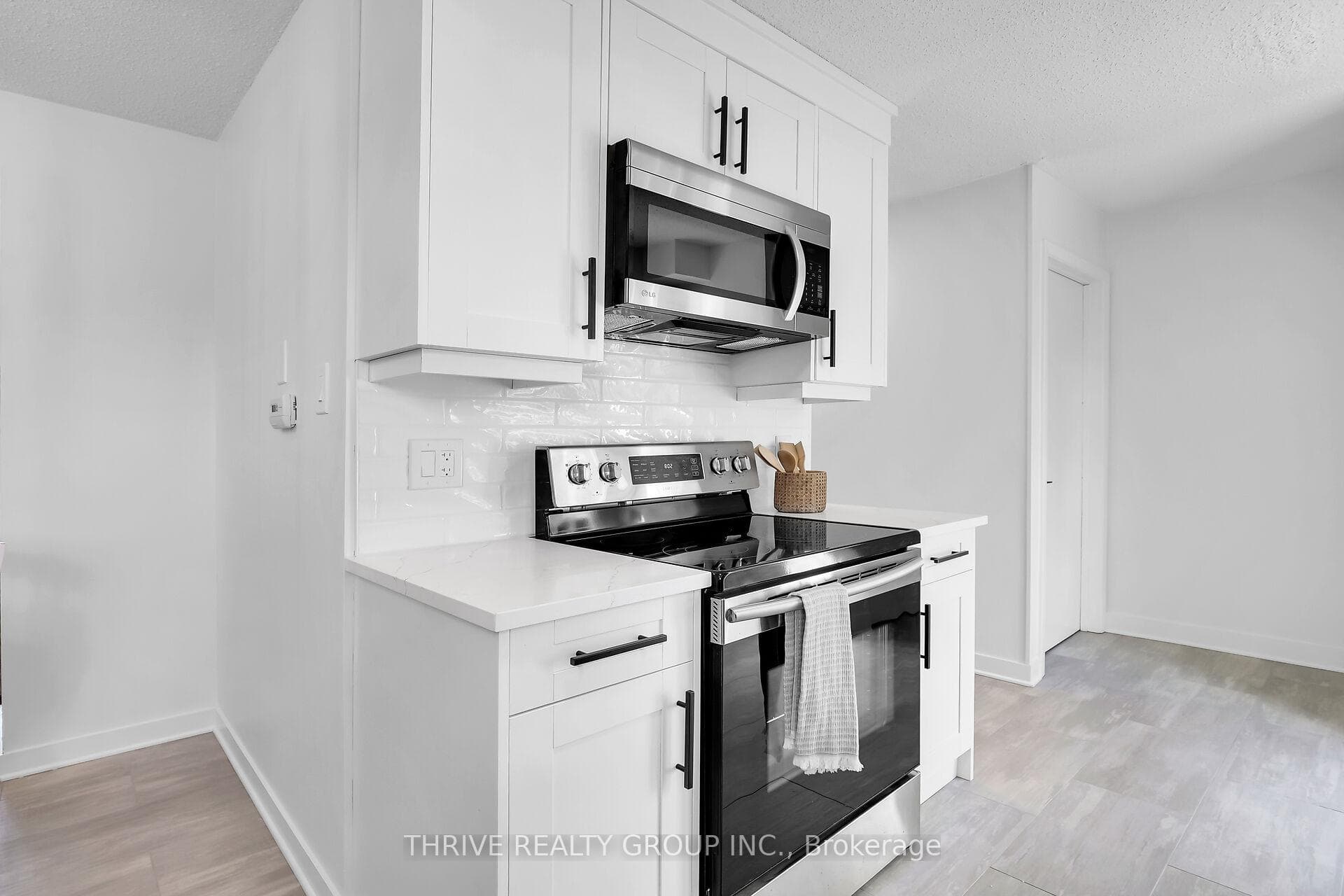 567 GAINSBOROUGH Road photo 19
