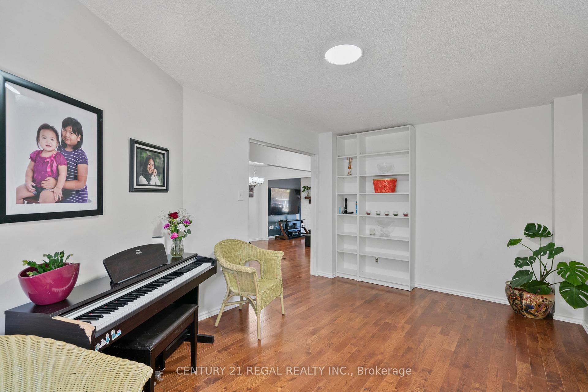 35 Portrush Crescent photo 17