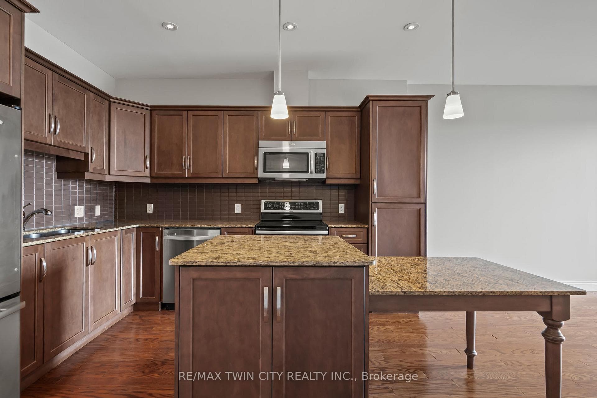 223 Erb Street Unit 704 photo 13
