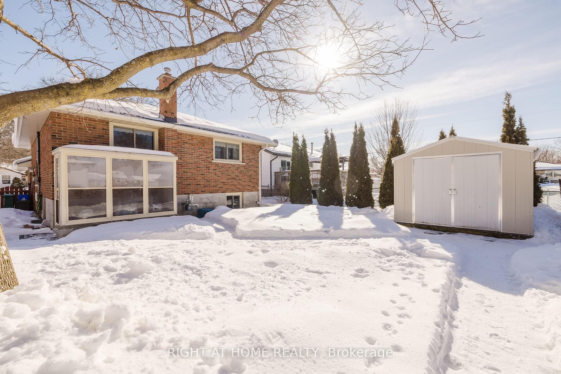 31 Thorncliffe Drive photo 2